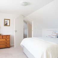 Seaside Detached 4bd Home nr Shops Parking Garden