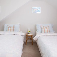 Seaside Detached 4bd Home nr Shops Parking Garden