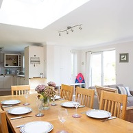 Seaside Detached 4bd Home nr Shops Parking Garden