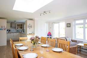 Seaside Detached 4bd Home nr Shops Parking Garden