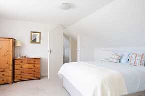 Seaside Detached 4bd Home nr Shops Parking Garden