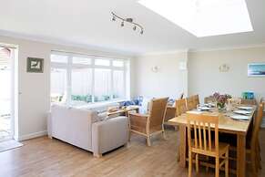 Seaside Detached 4bd Home nr Shops Parking Garden