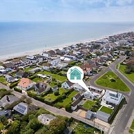 Seaside Detached 4bd Home nr Shops Parking Garden