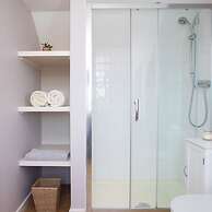 Seaside Detached 4bd Home nr Shops Parking Garden