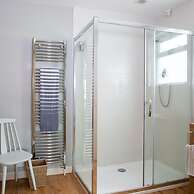 Seaside Detached 4bd Home nr Shops Parking Garden