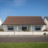 Seaside Detached 4bd Home nr Shops Parking Garden