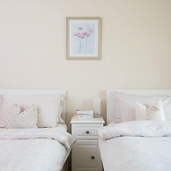 Seaside Detached 4bd Home nr Shops Parking Garden