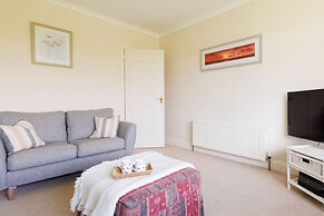 Seaside Detached 4bd Home nr Shops Parking Garden