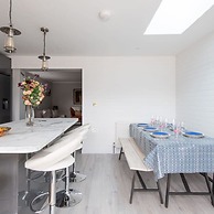 Seaside Serenity 3-bed Deck Garden Near Shore