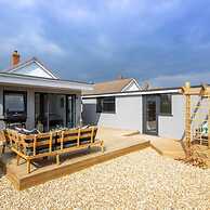 Seaside Serenity 3-bed Deck Garden Near Shore