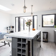 Seaside Serenity 3-bed Deck Garden Near Shore