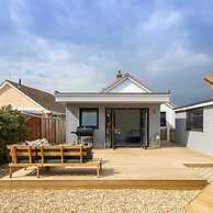 Seaside Serenity 3-bed Deck Garden Near Shore