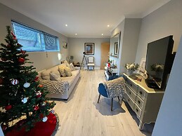 Seaside Serenity 3-bed Deck Garden Near Shore