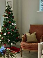 Seaside Serenity 3-bed Deck Garden Near Shore