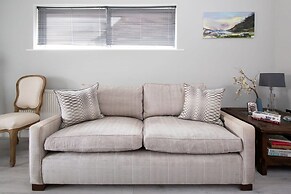 Seaside Serenity 3-bed Deck Garden Near Shore