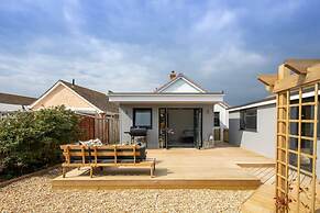 Seaside Serenity 3-bed Deck Garden Near Shore