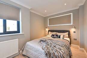 Seaside Serenity 3-bed Deck Garden Near Shore