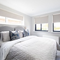 Seaside Serenity 3-bed Deck Garden Near Shore