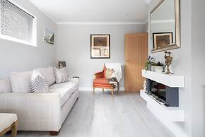 Seaside Serenity 3-bed Deck Garden Near Shore