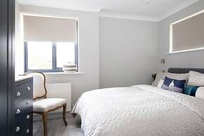 Seaside Serenity 3-bed Deck Garden Near Shore