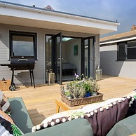 Seaside Serenity 3-bed Deck Garden Near Shore