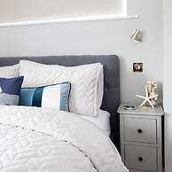 Seaside Serenity 3-bed Deck Garden Near Shore