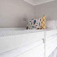 Seaside Serenity 3-bed Deck Garden Near Shore