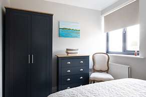 Seaside Serenity 3-bed Deck Garden Near Shore