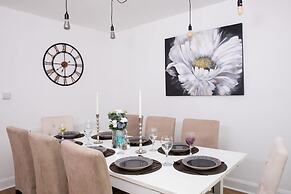 Spacious House for 10 With Hot Tub Nr Beach