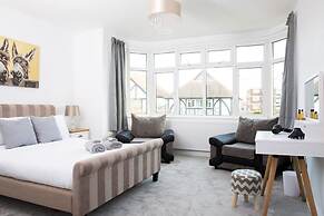 Spacious House for 10 With Hot Tub Nr Beach