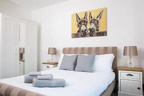 Spacious House for 10 With Hot Tub Nr Beach