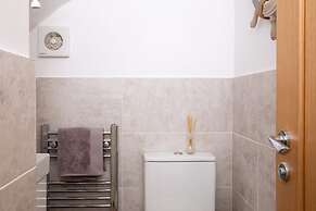 Spacious House for 10 With Hot Tub Nr Beach