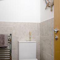 Spacious House for 10 With Hot Tub Nr Beach