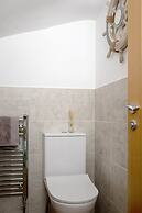 Spacious House for 10 With Hot Tub Nr Beach