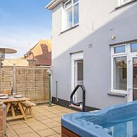 Spacious House for 10 With Hot Tub Nr Beach