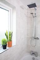 Spacious House for 10 With Hot Tub Nr Beach