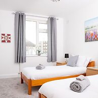 Spacious House for 10 With Hot Tub Nr Beach