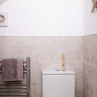 Spacious House for 10 With Hot Tub Nr Beach