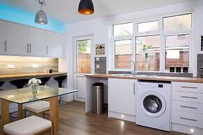 Spacious House for 10 With Hot Tub Nr Beach