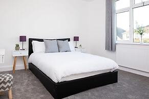 Spacious House for 10 With Hot Tub Nr Beach