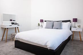 Spacious House for 10 With Hot Tub Nr Beach