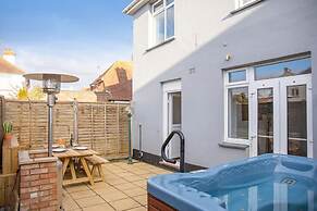 Spacious House for 10 With Hot Tub Nr Beach