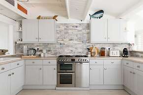 Luxury Seafront Family Home - Indoor Pool