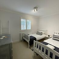 Superior House for 6 Near Beach w Parking Garden