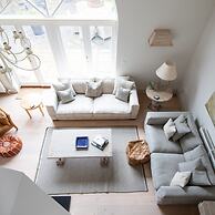 Superior House for 6 Near Beach w Parking Garden