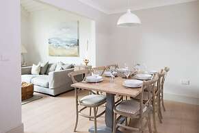 Superior House for 6 Near Beach w Parking Garden