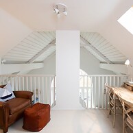 Superior House for 6 Near Beach w Parking Garden