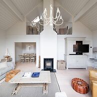 Superior House for 6 Near Beach w Parking Garden