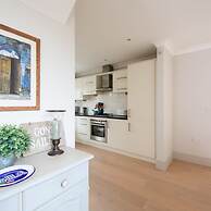 Superior House for 6 Near Beach w Parking Garden