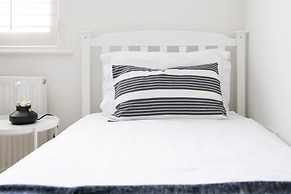 Superior House for 6 Near Beach w Parking Garden